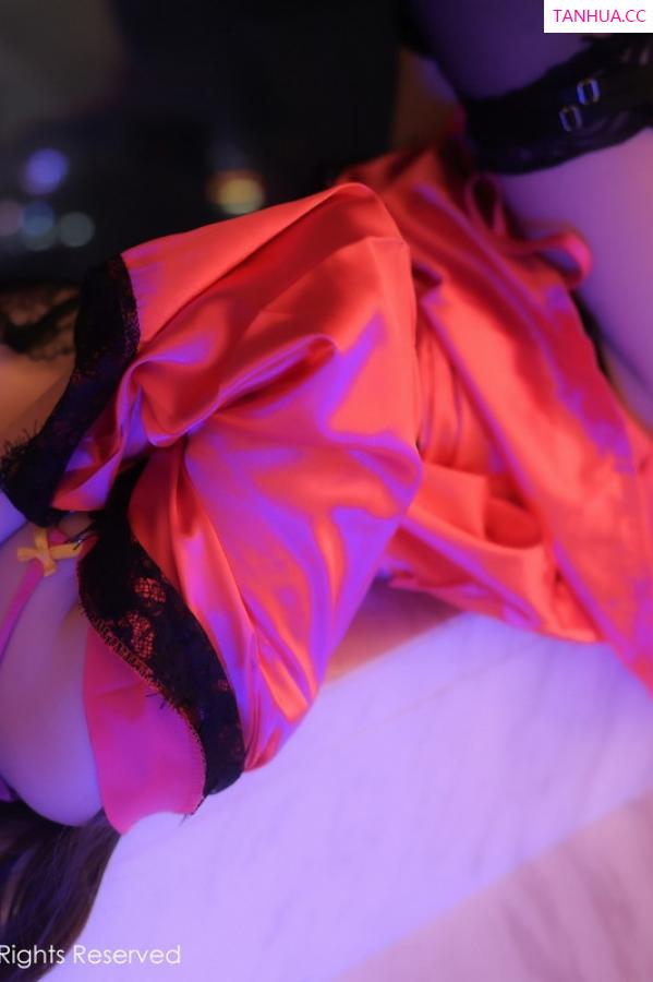 江真真  [XiuRen]高清写真图 2022.12.05 No.5952 江真真 黑丝美腿第62张图片
